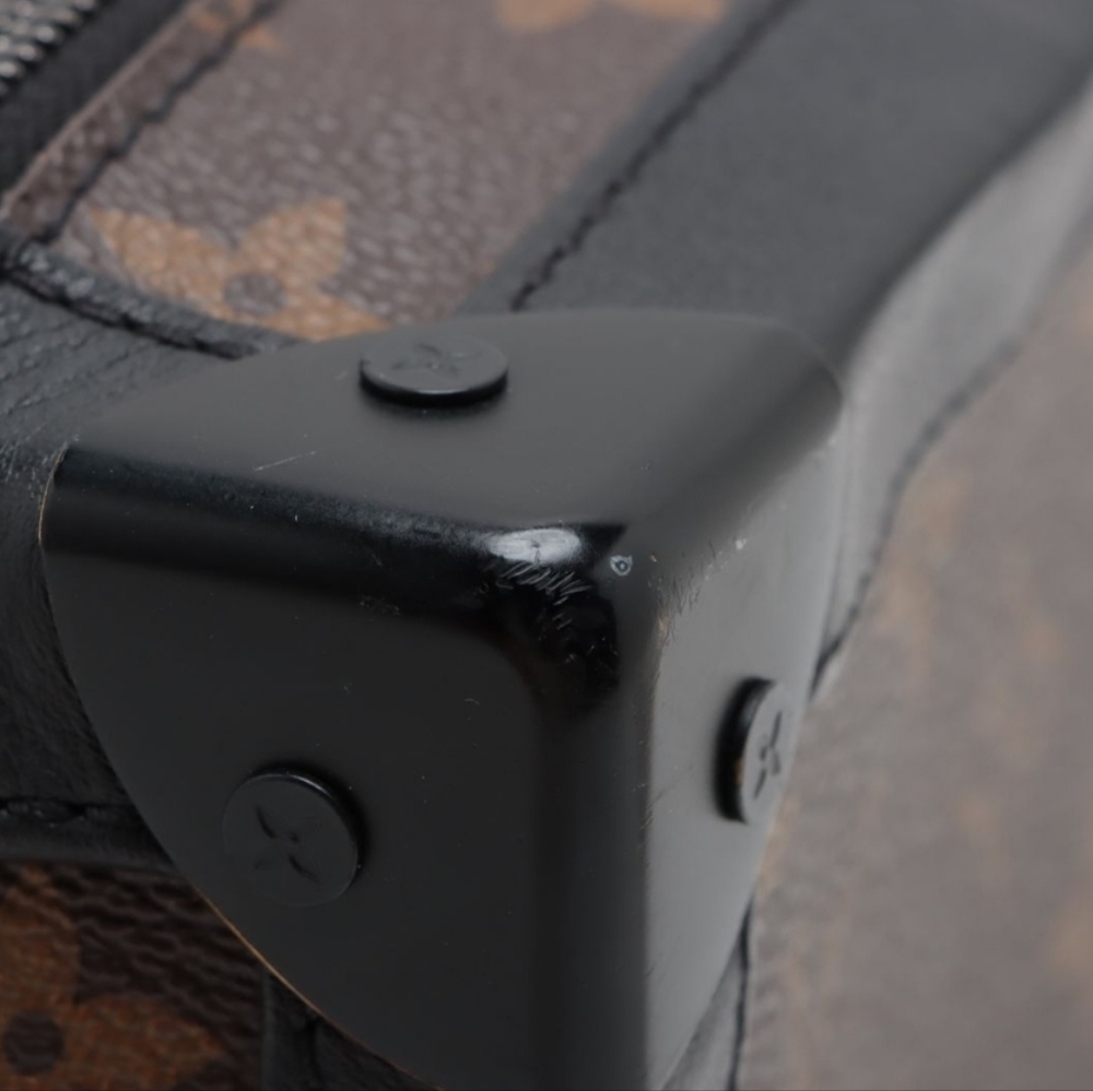 💯Louis Vuitton Monogram Solar Soft Trunk - Picture 5 of 11